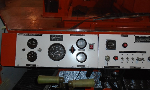 Запуск системы пожаротушения вездехода с приборной панели машины